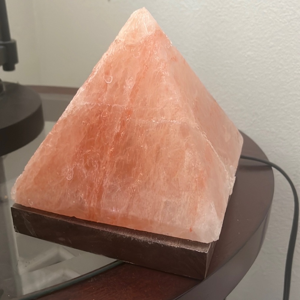 ♡ Himalayan salt pyramid ♡